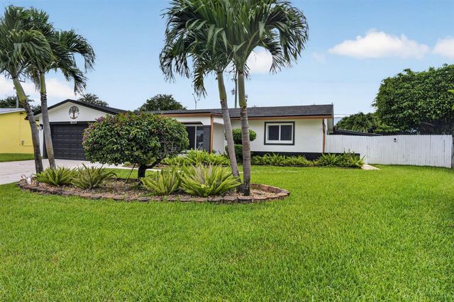 10339 Daphne Avenue, Palm Beach Gardens, FL 33410