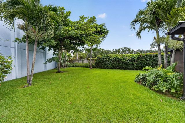 10339 Daphne Avenue, Palm Beach Gardens, FL 33410