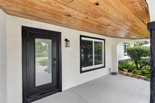 10339 Daphne Avenue, Palm Beach Gardens, FL 33410