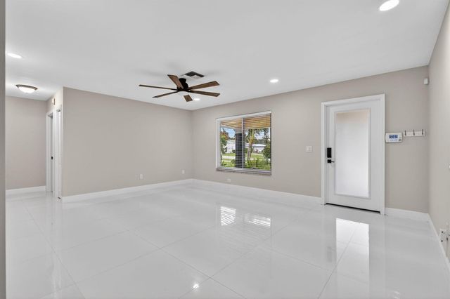 10339 Daphne Avenue, Palm Beach Gardens, FL 33410