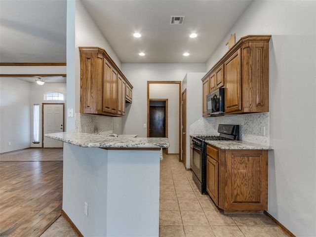 3917 Pamela Lane, Yukon, OK 73099