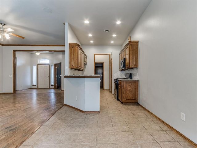 3917 Pamela Lane, Yukon, OK 73099