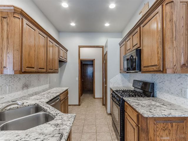 3917 Pamela Lane, Yukon, OK 73099