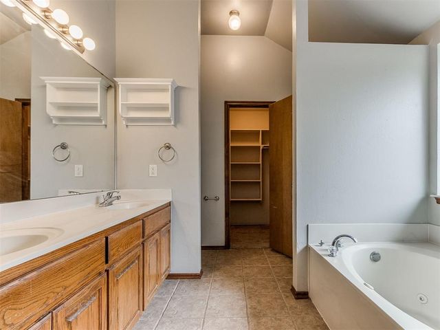 3917 Pamela Lane, Yukon, OK 73099