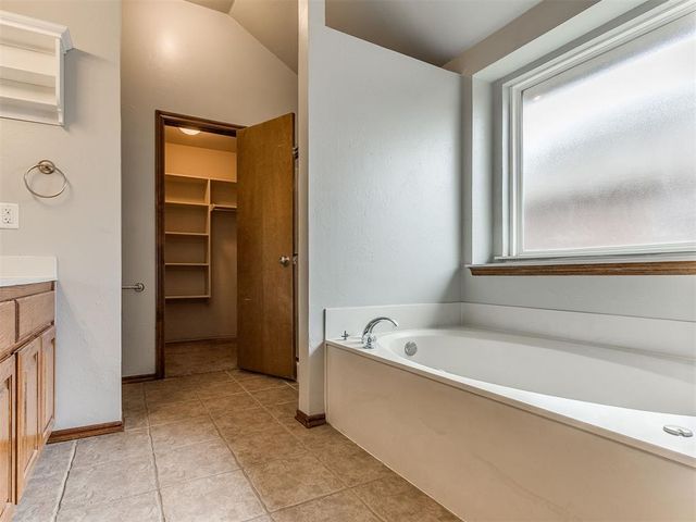 3917 Pamela Lane, Yukon, OK 73099