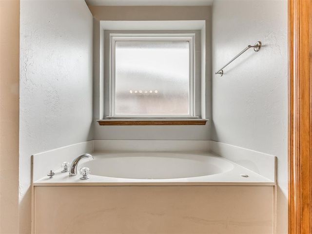 3917 Pamela Lane, Yukon, OK 73099