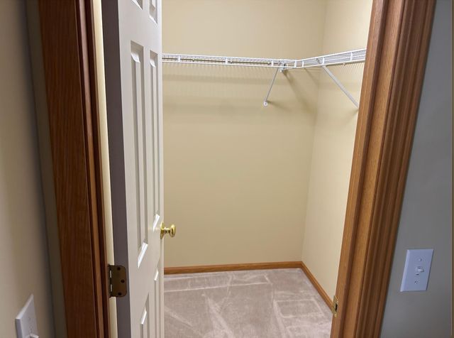 454 Willoughby Way W, Hopkins, MN 55305