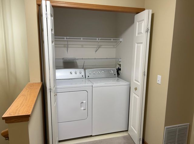 454 Willoughby Way W, Hopkins, MN 55305