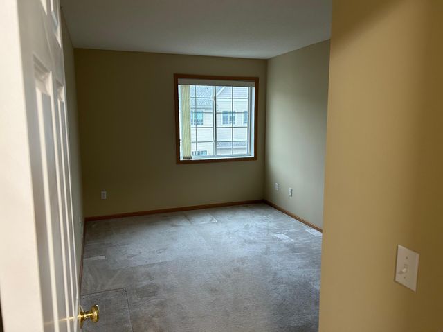 454 Willoughby Way W, Hopkins, MN 55305