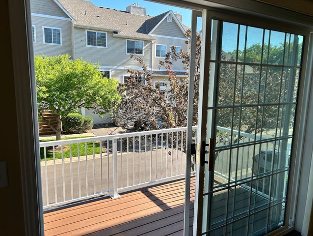 454 Willoughby Way W, Hopkins, MN 55305