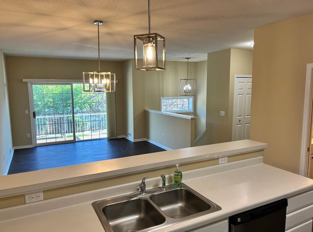 454 Willoughby Way W, Hopkins, MN 55305