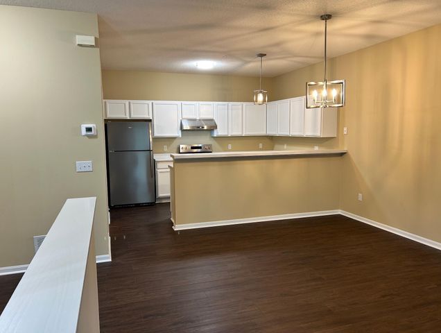 454 Willoughby Way W, Hopkins, MN 55305