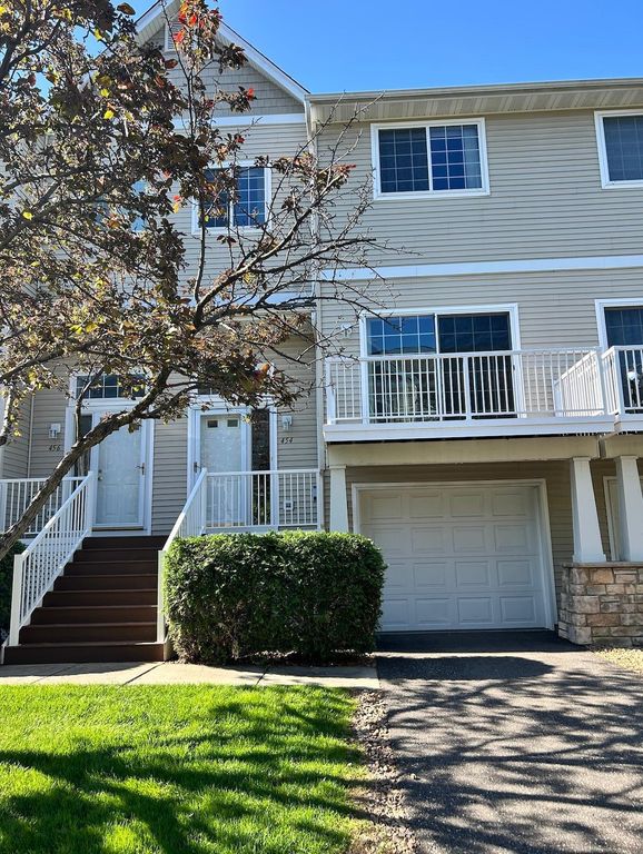 454 Willoughby Way W, Hopkins, MN 55305