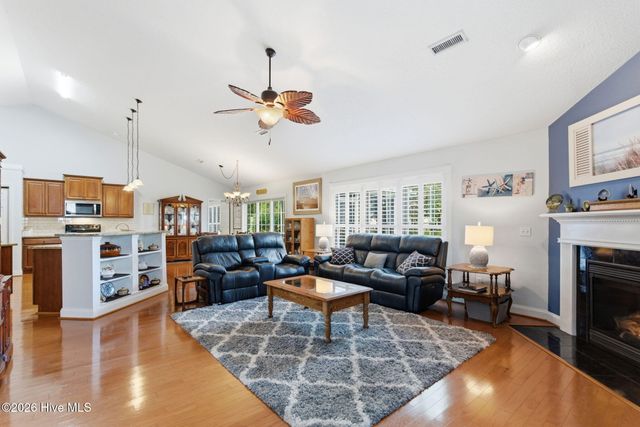 206 Heartwood Drive, Hampstead, NC 28443