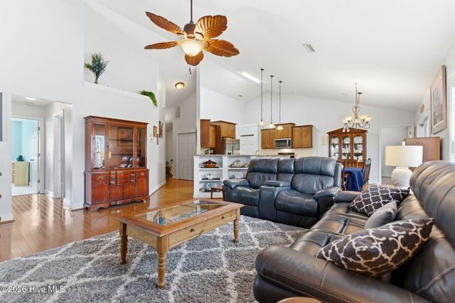 206 Heartwood Drive, Hampstead, NC 28443
