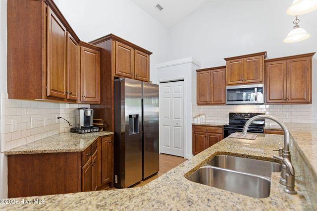 206 Heartwood Drive, Hampstead, NC 28443