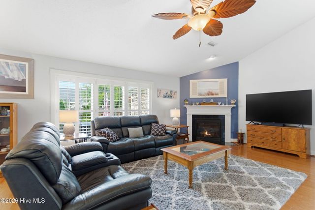 206 Heartwood Drive, Hampstead, NC 28443