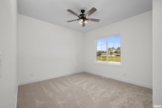 4730 WILLOW Circle, Davenport, IA 52806