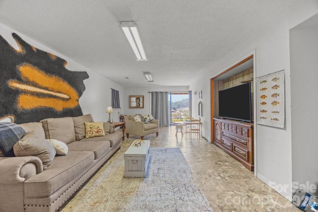 774 Belleview Road, Franklin, NC 28734