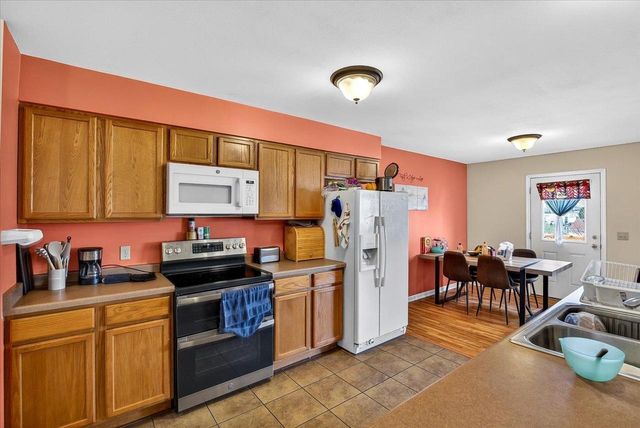 1818 Fjord Pass, Mount Horeb, WI 53572