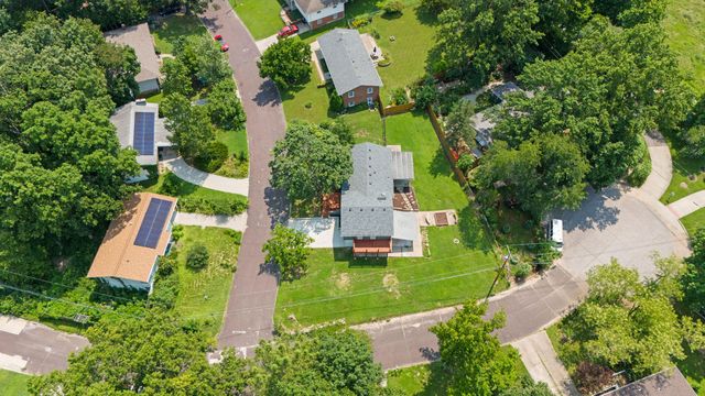 2002 WOODLEA DR, Columbia, MO 65201