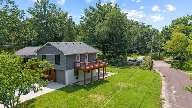 2002 WOODLEA DR, Columbia, MO 65201