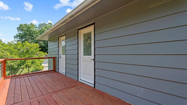 2002 WOODLEA DR, Columbia, MO 65201