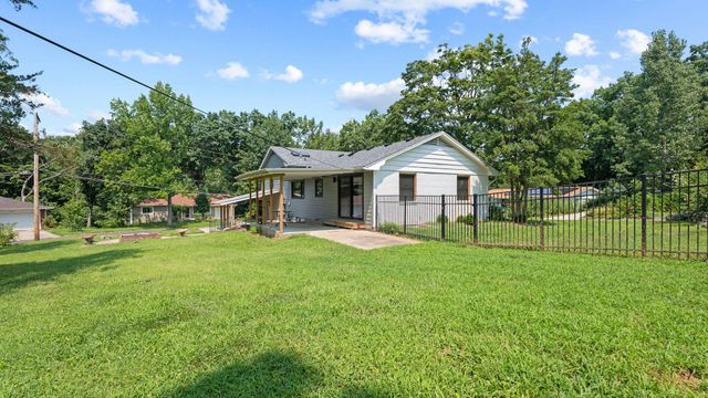 2002 WOODLEA DR, Columbia, MO 65201