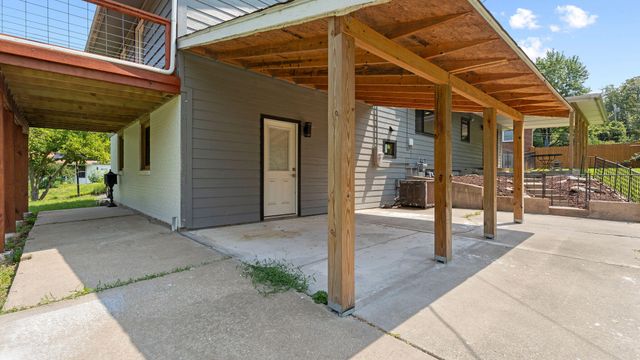 2002 WOODLEA DR, Columbia, MO 65201