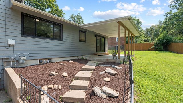 2002 WOODLEA DR, Columbia, MO 65201