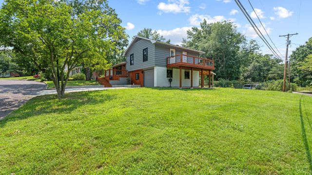 2002 WOODLEA DR, Columbia, MO 65201