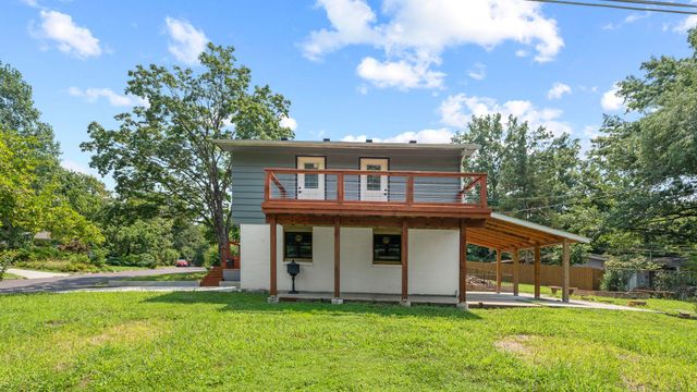 2002 WOODLEA DR, Columbia, MO 65201