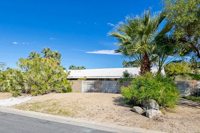 2030 S Joshua Tree Place, Palm Springs, CA 92264
