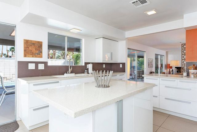 2030 S Joshua Tree Place, Palm Springs, CA 92264