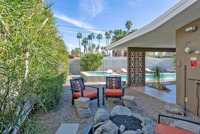 2030 S Joshua Tree Place, Palm Springs, CA 92264