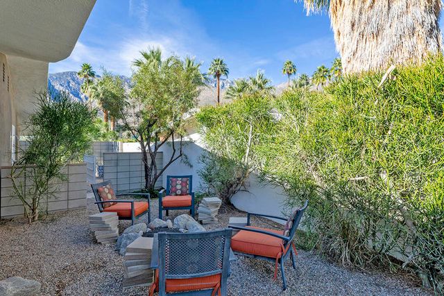 2030 S Joshua Tree Place, Palm Springs, CA 92264
