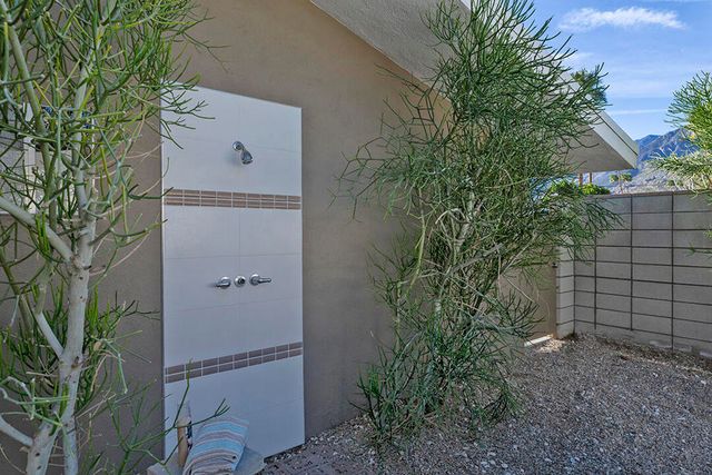 2030 S Joshua Tree Place, Palm Springs, CA 92264