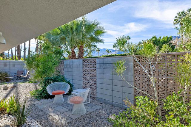 2030 S Joshua Tree Place, Palm Springs, CA 92264