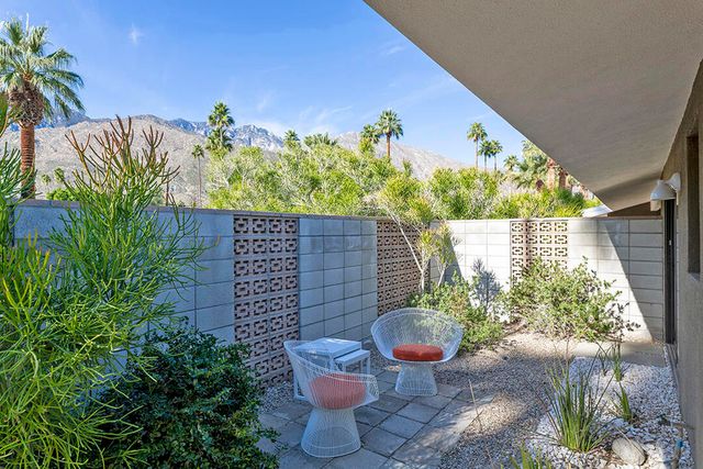 2030 S Joshua Tree Place, Palm Springs, CA 92264