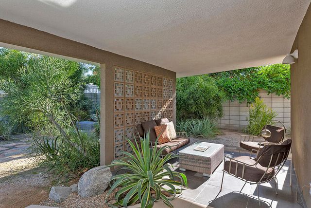 2030 S Joshua Tree Place, Palm Springs, CA 92264