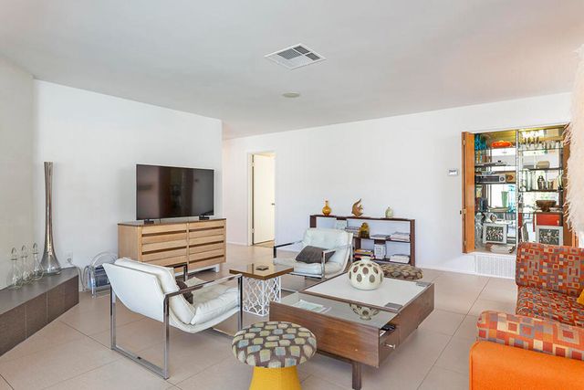 2030 S Joshua Tree Place, Palm Springs, CA 92264