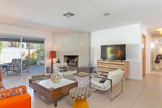 2030 S Joshua Tree Place, Palm Springs, CA 92264