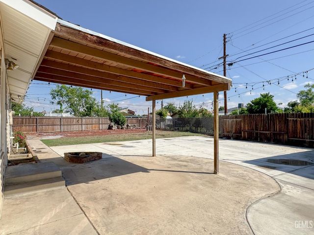 1704 Anita Lane, Bakersfield, CA 93304