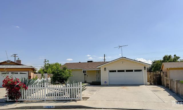 1704 Anita Lane, Bakersfield, CA 93304