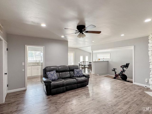 1704 Anita Lane, Bakersfield, CA 93304