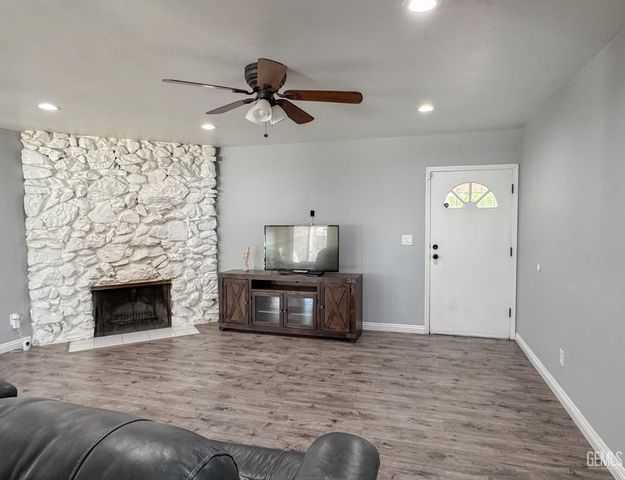 1704 Anita Lane, Bakersfield, CA 93304