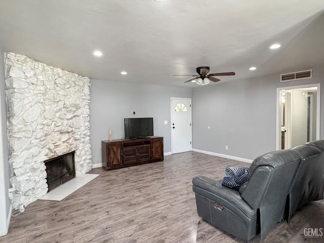 1704 Anita Lane, Bakersfield, CA 93304