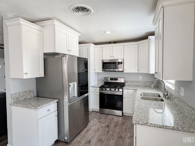 1704 Anita Lane, Bakersfield, CA 93304