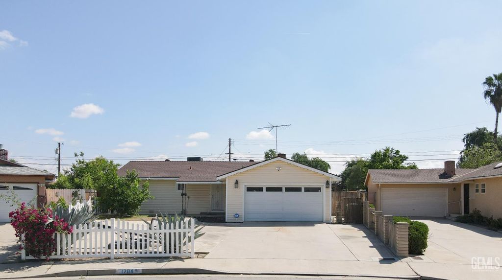 1704 Anita Lane, Bakersfield, CA 93304