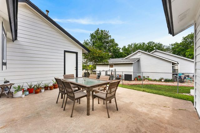 12212 Mustang DR, Buda, TX 78610